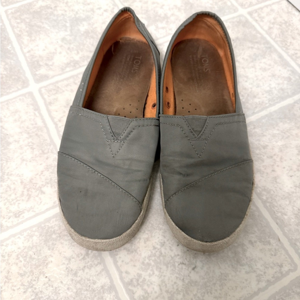 Toms Slip-on Sneakers in Green Women’s Size 7